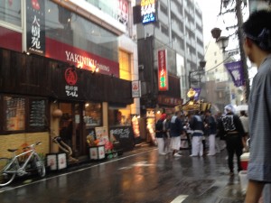 さすがにこの雨じゃ続行不能かなぁ・・・