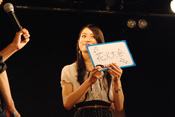 ミス理系コンテスト2013・中山さん「花火大会といえば、別名炎色反応の」