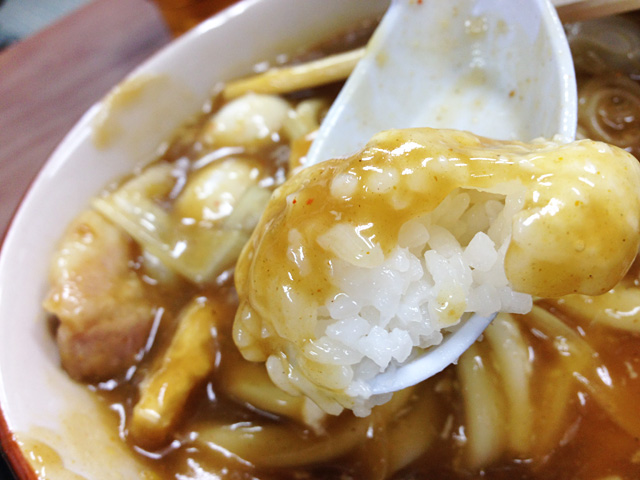広栄屋のOjiyaカレーうどん、確かにそこにはとろろとご飯が