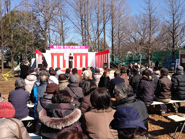 ステージではおかーさんが美声を披露ですよ
