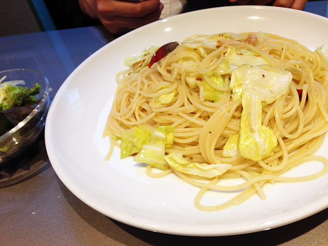 パスタランチB【アンチョビとキャベツのペペロンチーノ】870円、大盛りサービス