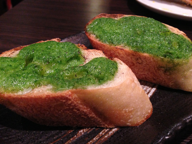 ビストロサリーブ、ガーリックトースト他のお店とはひと味違う