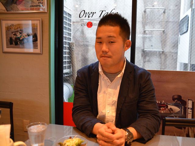 ちなみにこの日、一緒にOver Takeに行ったのは、その中山君とFCJ時代に闘った現役レーサーの元嶋佑弥。2010年は中山君は最強で12レースで10勝してるけど、落としたうちの1勝は元嶋が奪ったのだ! この日はMTGとお店で動画の撮影をさせてもらったのだー。元嶋は86/BRZワンメイクレースとPCCJ、ポルシェカレラカップジャパンに参戦中