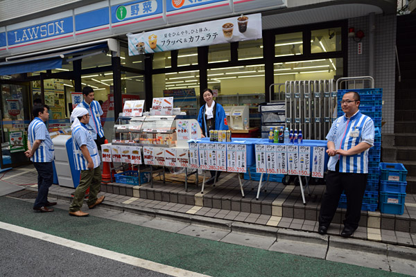 商店街中程にあるローソン、超絶やるき満々!