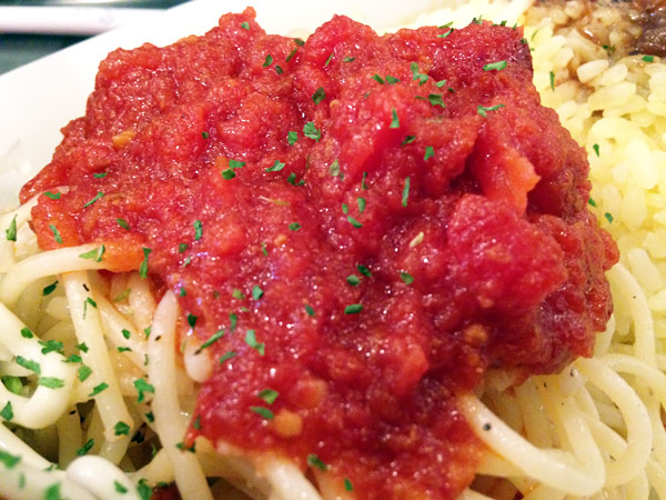 トマトソースパスタ