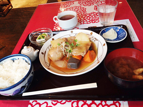おじゃがの肉じゃが定食 850円(税別)