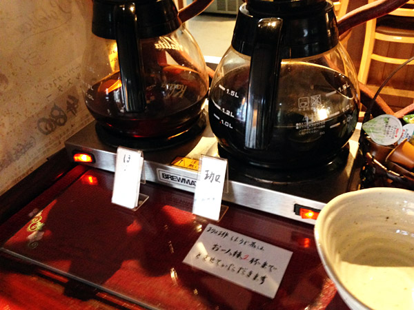 コーヒーかほうじ茶が2杯まで無料でいただけます