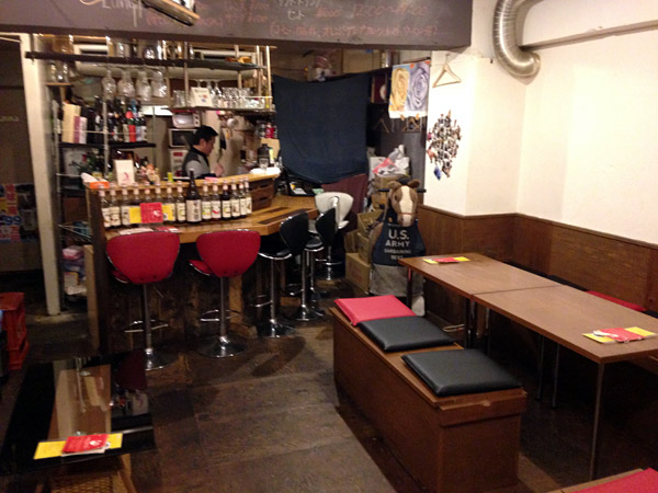 そして、店内もCafe&Barっぽい