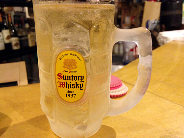 ジョッキハイボール 500円、、、あ、ここCafe&Barだった