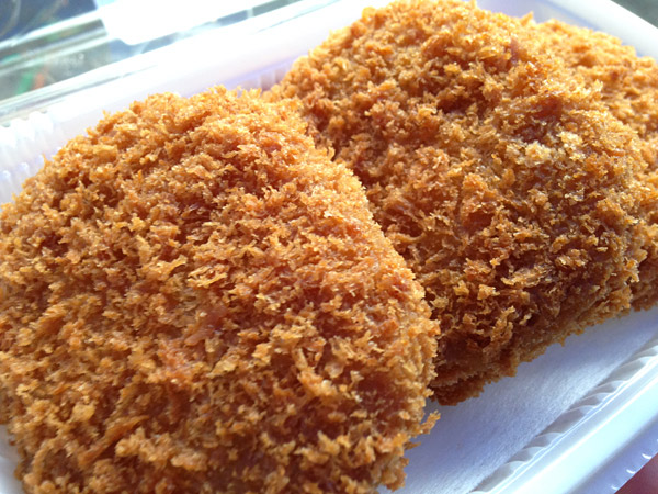 一見、普通の“カレー”コロッケですが、、、