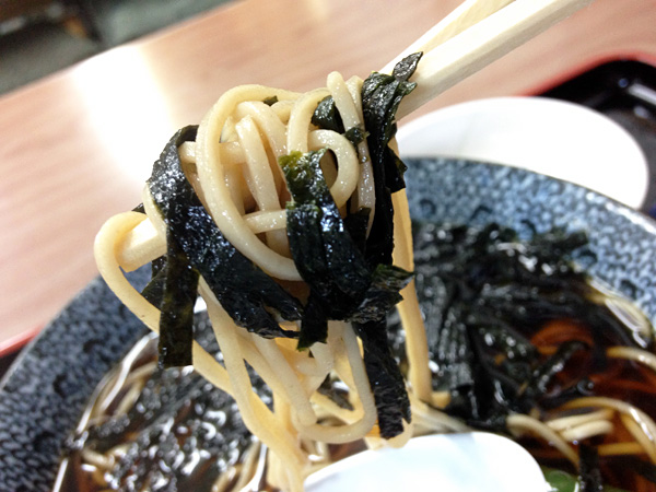 海苔とそばを食す