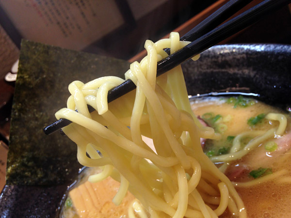 太麺だ、、、とんこつなのに