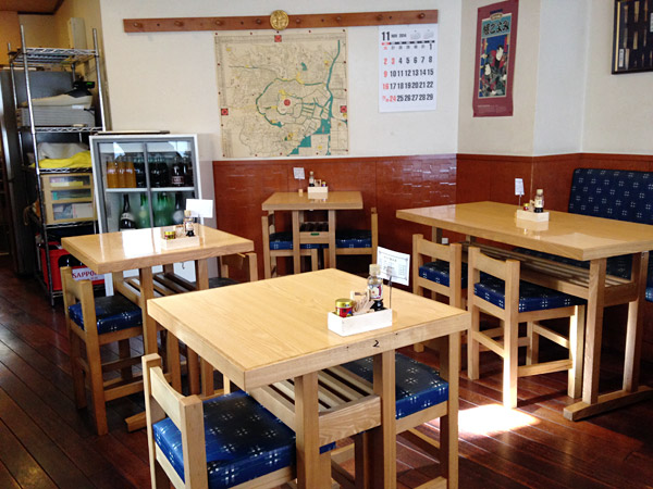 親家爺そばの店内
