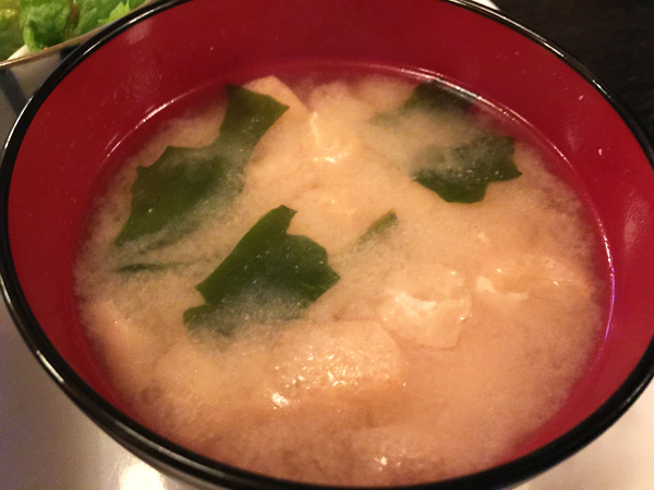 至って普通だけど、ちょっと出汁にこだわりがありそうなお味噌汁
