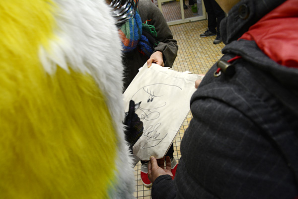 タイミングがいいとサインを書いてもらえるかも