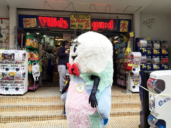 ヴィレッジヴァンガード下北沢店を徘徊していたけど、店頭に出てきたしもっきー