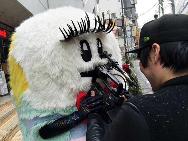 めり、、てか、おにーさんの手をつかんで離さない、、、なにこれ、真っ昼間からなに?