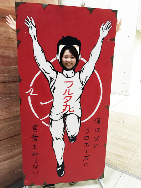 最後はやはりこのカットで、、、そこで手をポージングしてくれるのが篠原友紀という役者なのです