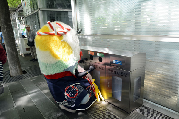けやきひろばのゴミ箱さんこんにちは