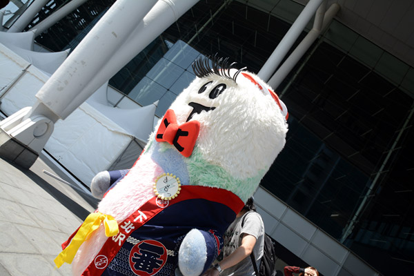 早速、奴が登場しました、そう我らが下北沢のゆるキャラしもっきーであります