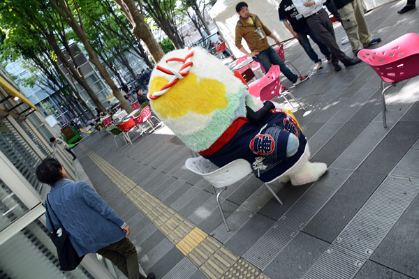 椅子に座ってるし、、、
