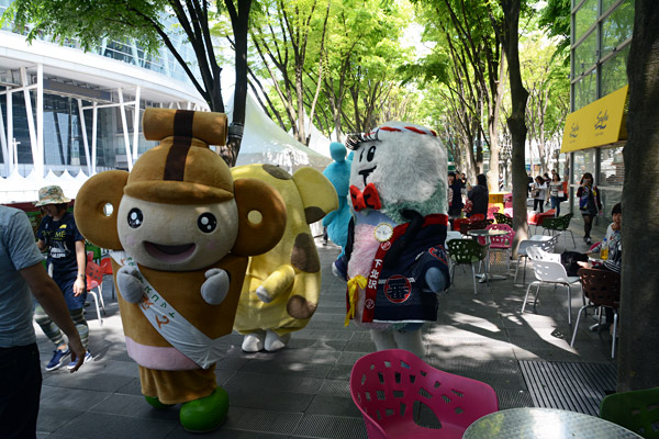 今回はVIVA LA GARDEN2015の「ゆるキャラショー」にお呼ばれしています。そのため、さいたまの様々なゆるキャラも登場します
