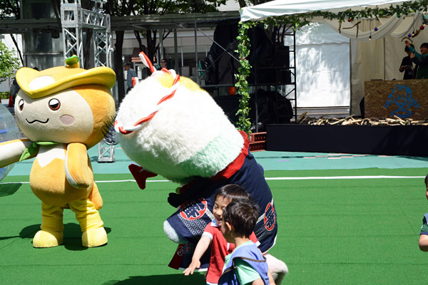 ゆるキャラ紹介が終わるとラジオ体操、、、ゆるキャラに何をさせるのだっっ!!