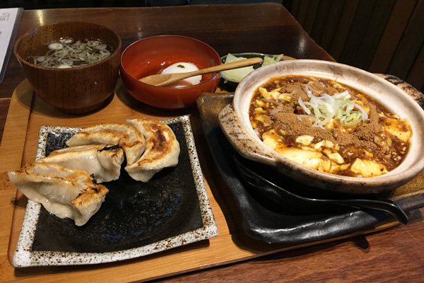 麻婆定食 餃子付き 998円(税込)