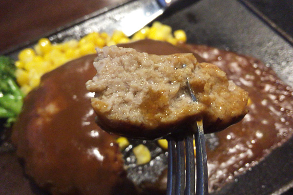 肉汁あふれる、500円なのに