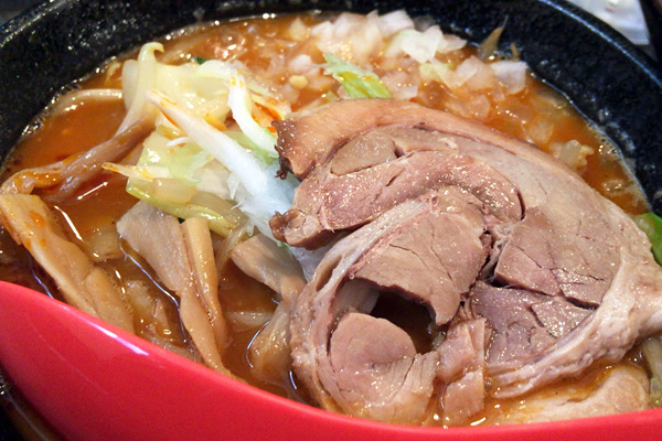 つけ汁に具があふれてる、、、これが、野菜増しの威力か