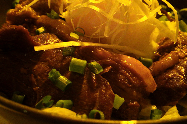 甘塩っぱい濃厚な味付けのラフテー