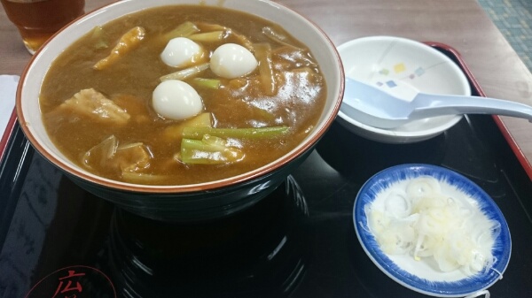 老舗のお蕎麦屋「広栄屋」も変わり種のOjiyaカレーうどんで参加。テレビで取り上げられたこともあり、様々な年齢層のお客さんが足を運んだ