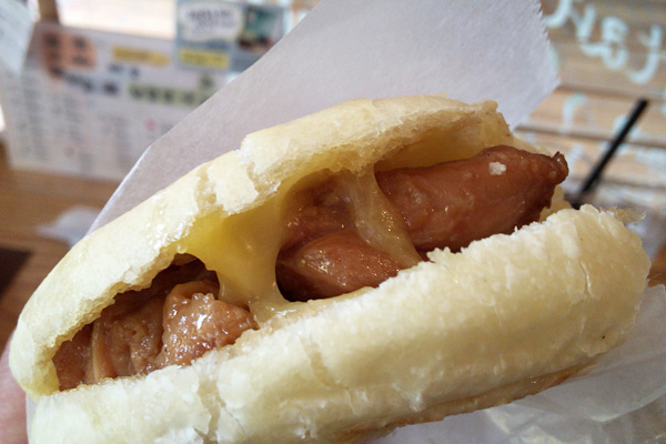 ボリュームのあるテリヤキチキン、もっちもちのパニーニと合う