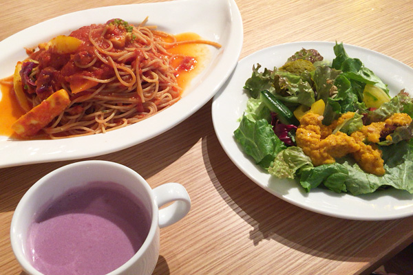 本日のパスタランチ『彩り野菜のオルトナーラ』 880円(税別)
