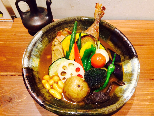 【スープカレーポニピリカ】煮込みチキンのスープカレー 1080円