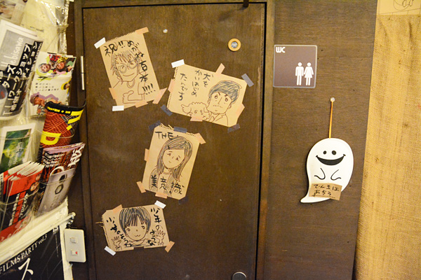 とにかくお店の至る所、似顔絵だらけ