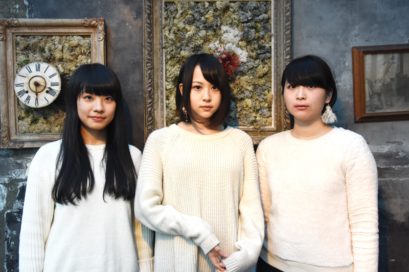 『わたしのねがいごと。』 写真左からKey.Cho.「ひかる」さん、Vo.「ろみ」さん、Key.「ちほこ」さん