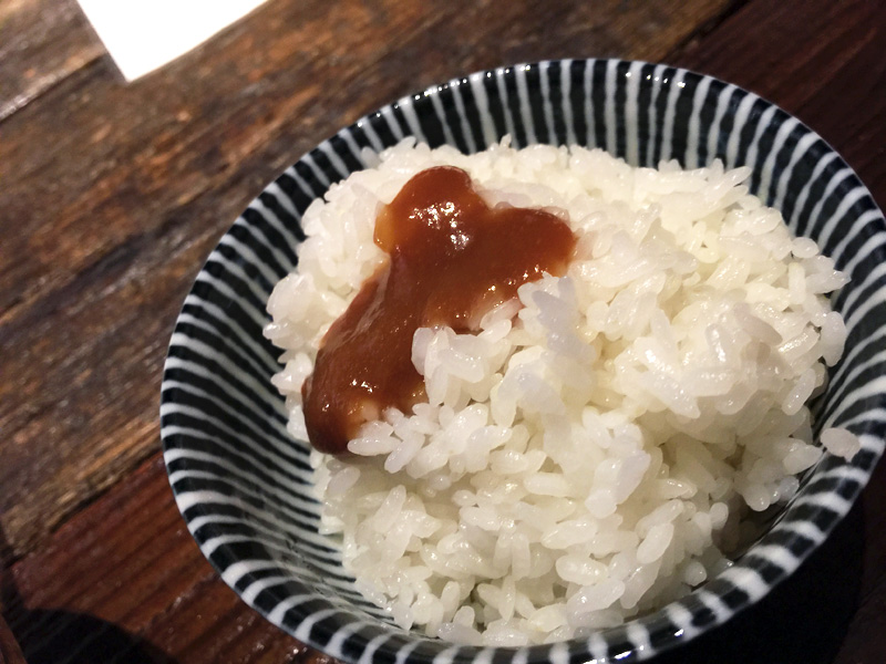 『肉味噌のせごはん』150円、そぼろ的なモノをイメージしていたけど、沖縄の肉味噌ですねー。これ少量なのに、めっちゃご飯おいしくなるなー