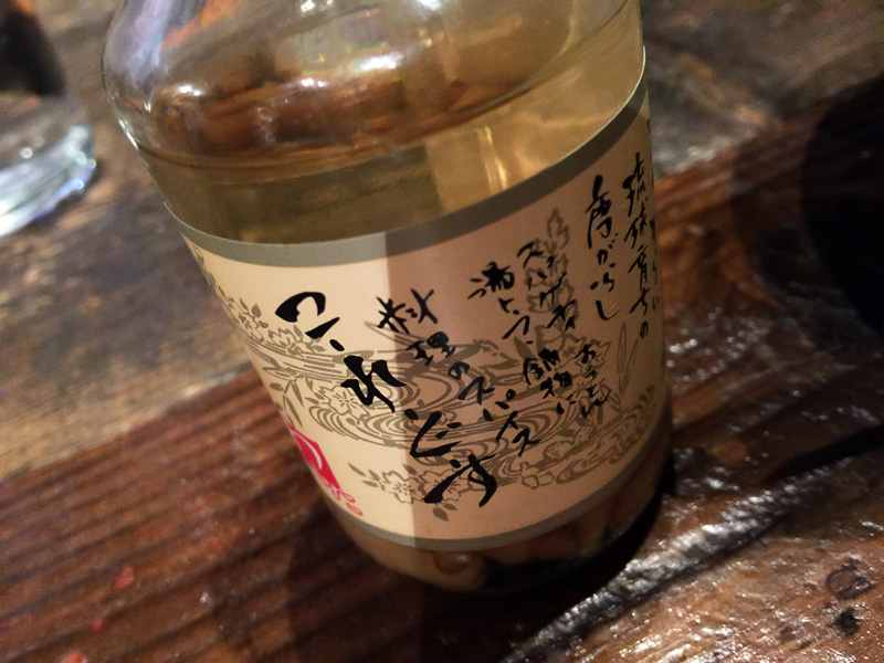 こーれーぐーす、これ辛いって言うよりもアルコールそのもので、酔っ払うレベル。普通にちょっと入れるつもりでどばっと入って、ちょっとした惨事に。でも、きりっとした辛さでうまいねー