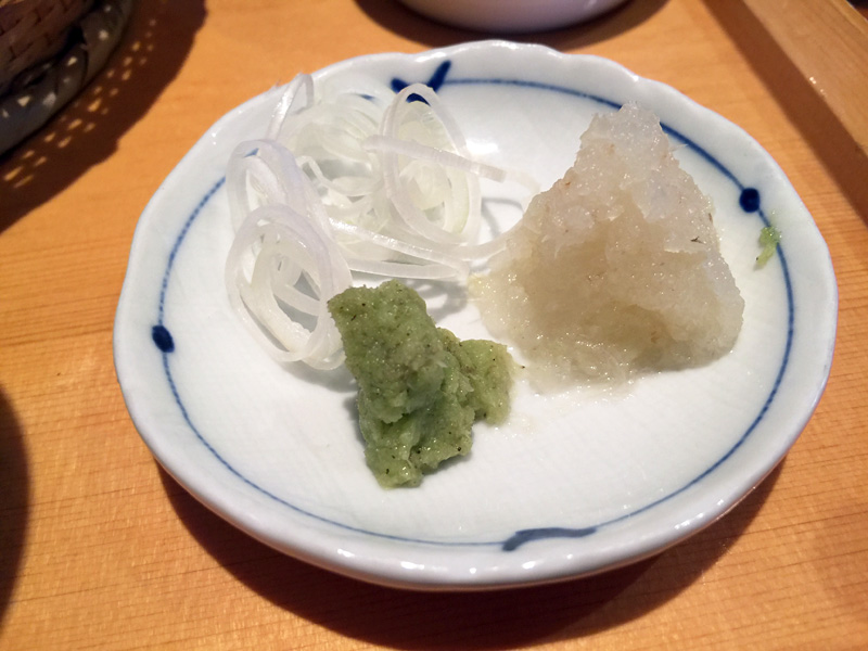 薬味はネギと大根おろし、わさび
