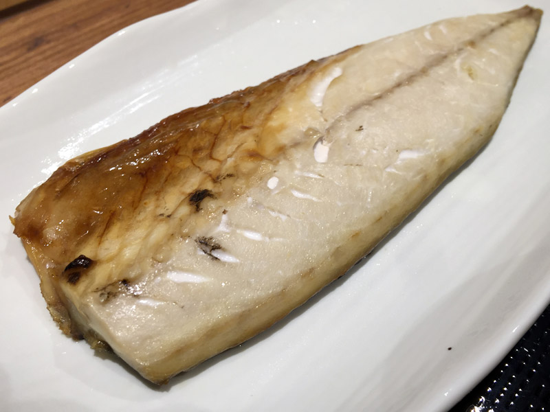 鯖はシンプルな塩焼き。臭みもなく、どちらかというとあっさり