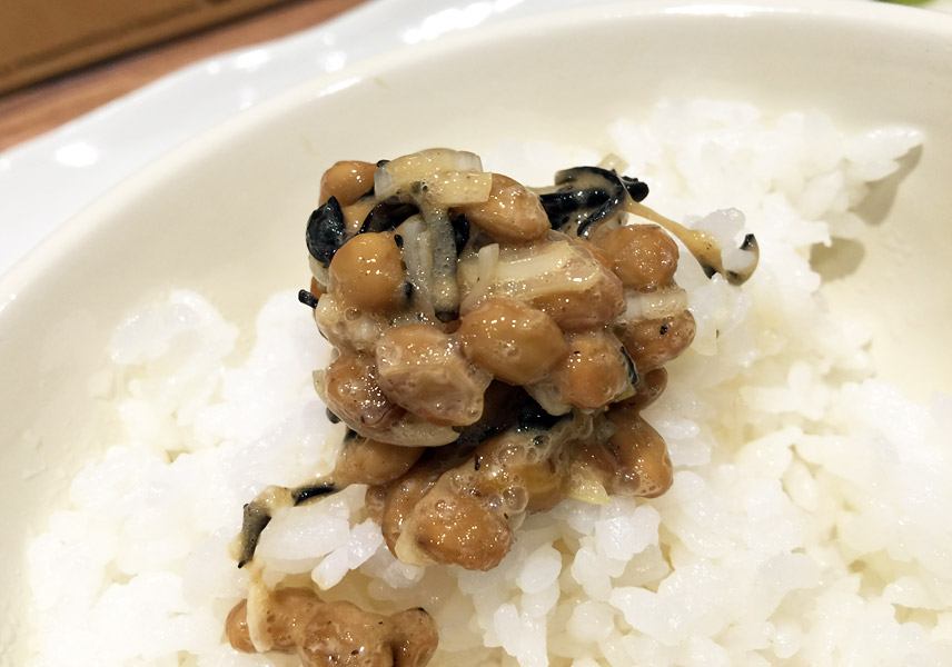 「ひじき納豆」、雰囲気的にはわかめ納豆に近そうだけど全くの別物、これまた不思議な食感