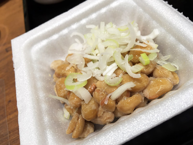 「大粒納豆」 これまで全く食べなかった納豆だけど、一度食べると豆本来の味を感じることができる、ある意味納豆をしっかりと味わうことができるモノだと気づきました