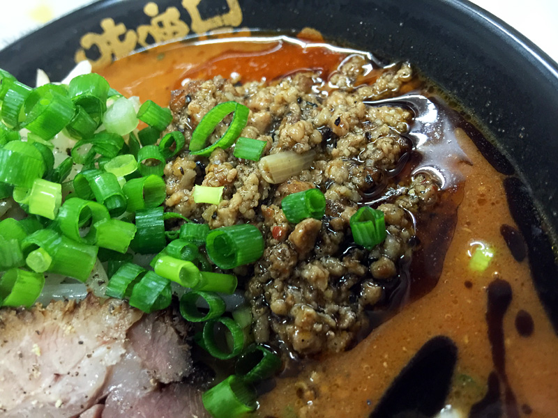 このスパイシー感ある挽肉が辛いのだろうか、、、