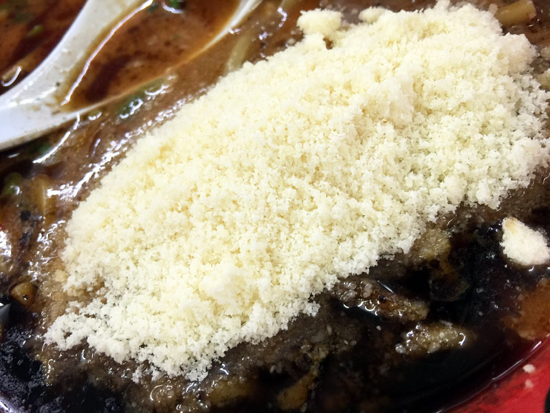 残りの粉チーズを思い切って投入してみた