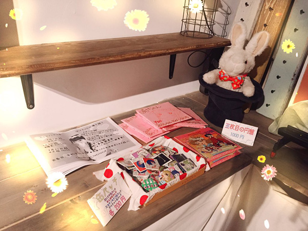 ぼけちゃんの相棒「うさぎのお豆くん」(写真右端の帽子に入ったうさぎ)