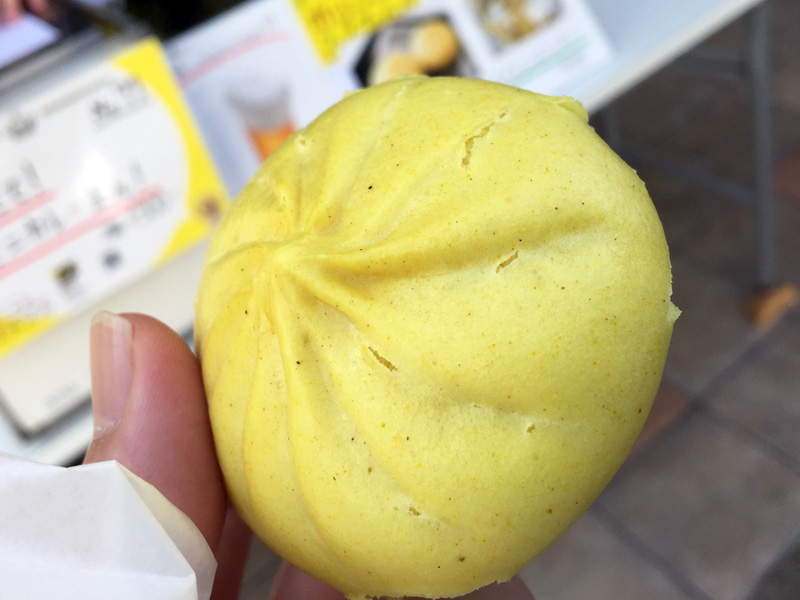 小ぶりな中華まんが2つで300円です