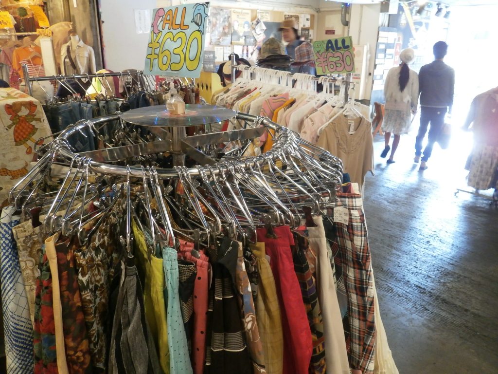 外のお洋服６３０円均一