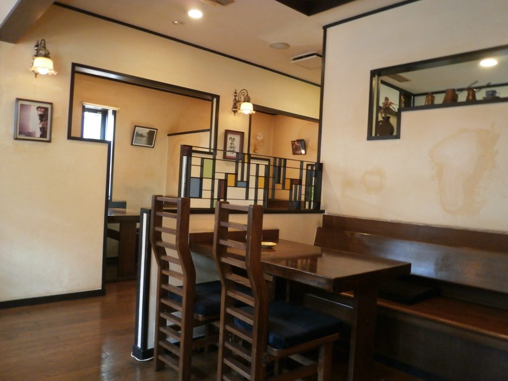 カフェドパルファン店内