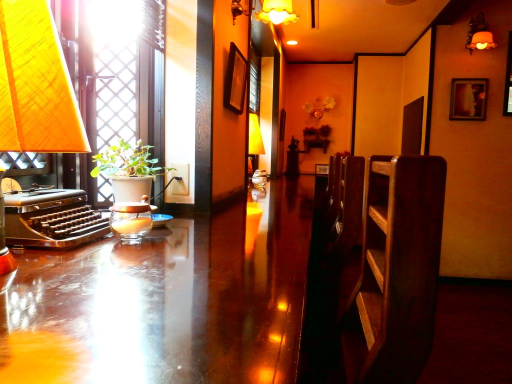 カフェドパルファン店内